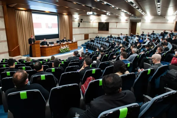 Il cardinale Koch durante la lezione sull'ecumenismo nell'ecclesiologia di Benedetto XVI, Pontificia Università della Santa Croce, 31 marzo 2022 / christianunity.va