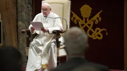 Papa Francesco durante una udienza  / Vatican Media 