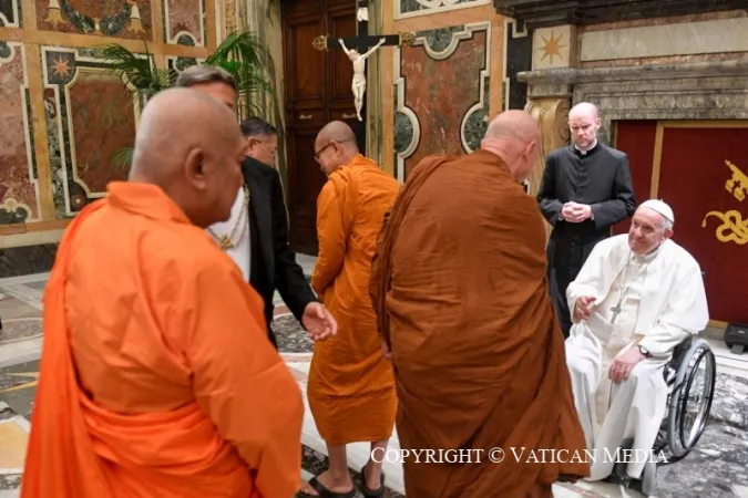 Alla Delegazione Buddista dell'Assemblea Sangha di Chetuphon, Thailandia |  | Vatican News / ACI Group