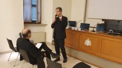 Monsignor Philippe Curbelié durante un incontro alle Pontificie Opere Missionarie / ppomm.va