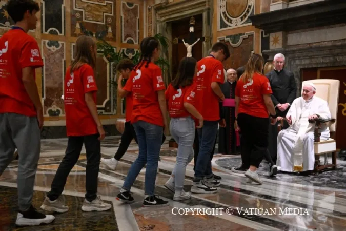 Il Papa con i giovani Alpha camp |  | Vatican Media / ACI Group