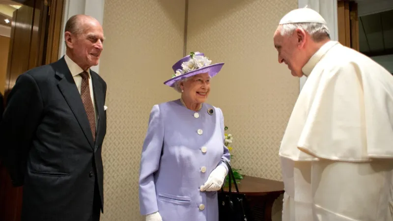 Papa Francesco, Regina Elisabetta II | Papa Francesco e la Regina Elisabetta con il Principe Filippo nel 2014 | Vatican News