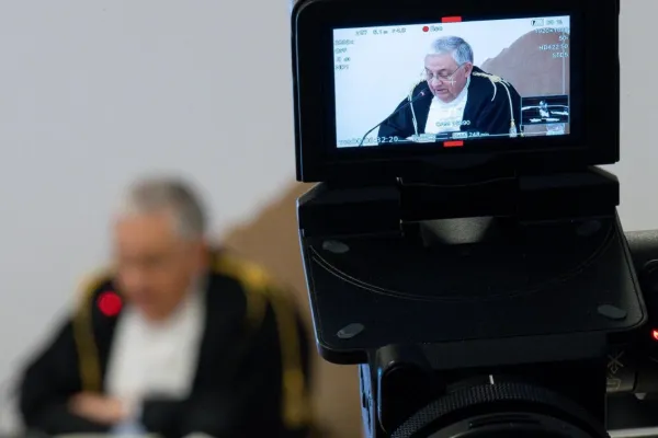 Giuseppe Pignatone, presidente del Tribunale Vaticano, durante una udienza / Vatican Media 