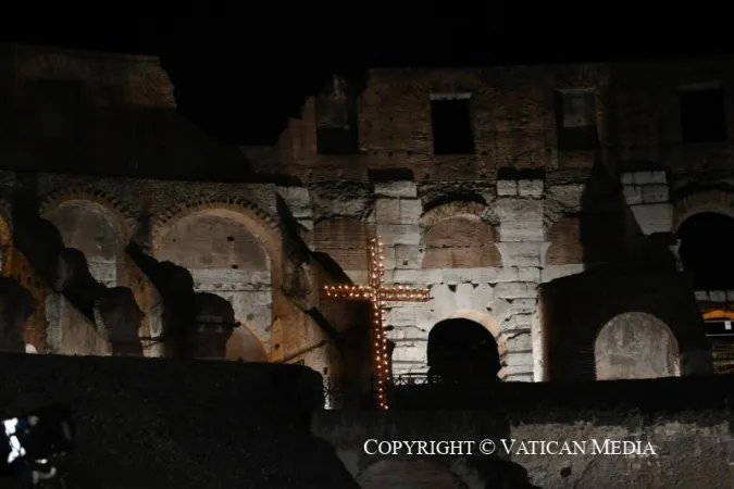 Via Crucis al Colosseo 2023 |  | Vatican Media / ACI Group