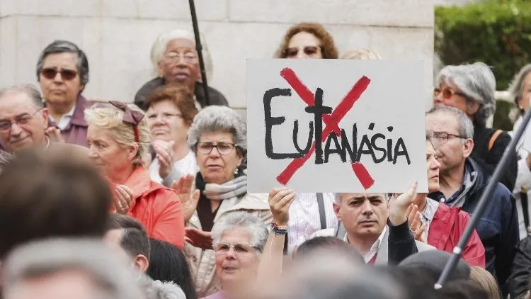 Legge per l'eutanasia in Portogallo | Manifestazione contro l'eutanasia in Portogallo | Vatican News