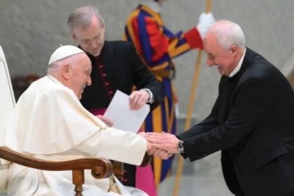 Monsignor Michele Di Tolve con Papa Francesco / Vatican Media