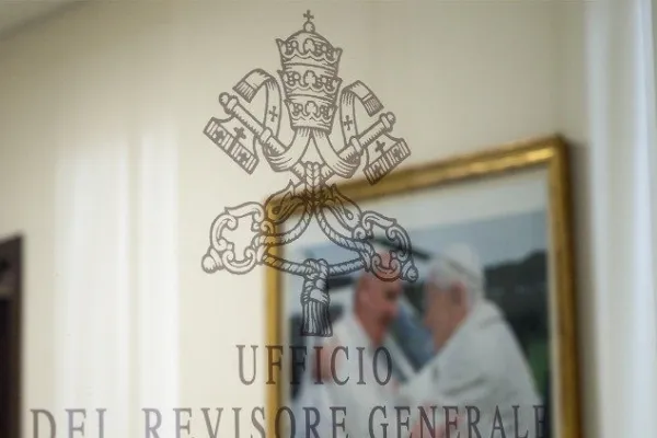 L'ingresso dell'Ufficio del Revisore Generale in Vaticano / Vatican Media