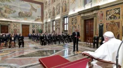 Papa Francesco in una udienza passata con l'Ispettorato di Pubblica Sicurezza Presso il Vaticano / Vatican Media