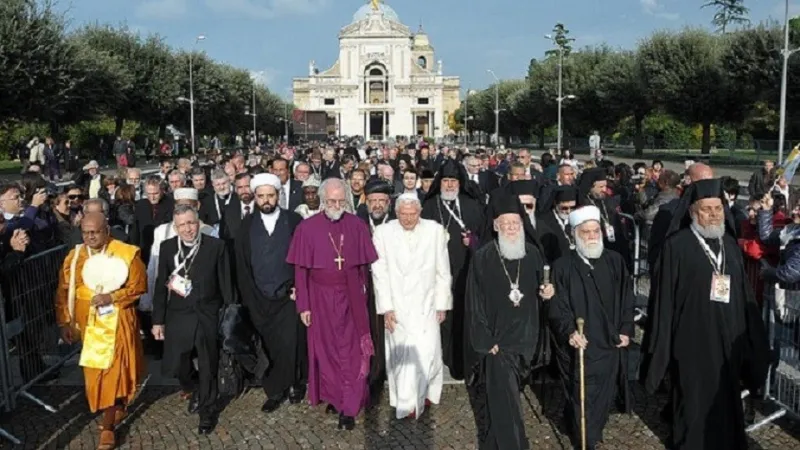 Alcune foto di Pontefici con i capi delle Chiese sorelle |  | www.christianunity.va