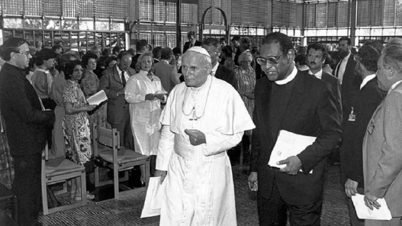 Alcune foto di Pontefici con i capi delle Chiese sorelle |  | www.christianunity.va