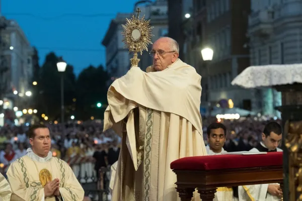 Papa Francesco al termine di una celebrazione del Corpus Domini ad inizio pontificato / Vatican Media