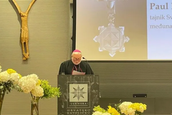 L'arcivescovo Paul Richard Gallagher durante la lectio magistralis all'Università Cattolica di Zagabria, 31 maggio 2024 / Vatican News