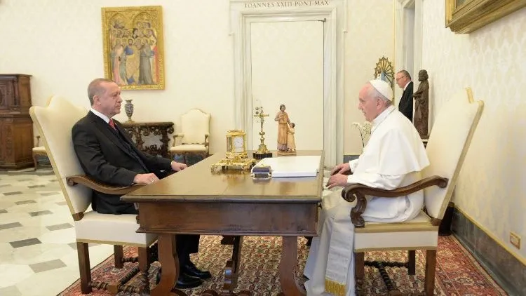 Erdogan, Papa Francesco | Erdogan e Papa Francesco durante la visita del presidente turco in Vaticano del 2018 | Vatican Media