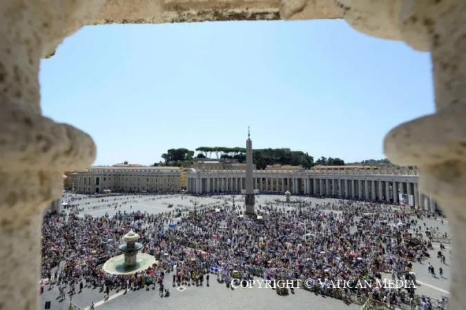 La folla a San Pietro |  | Vatican Media / ACI Group