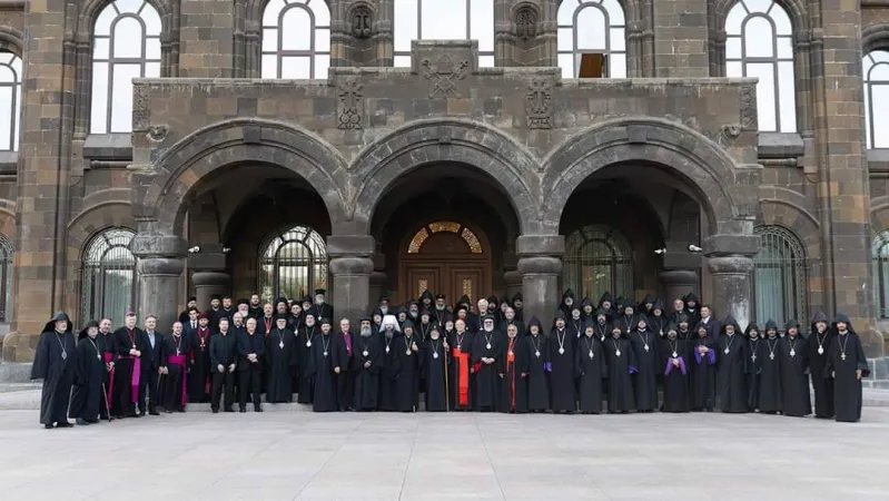 Etchmiadzin | Foto di gruppo dopo la riconsacrazione di Etchmiadzin | DPUC