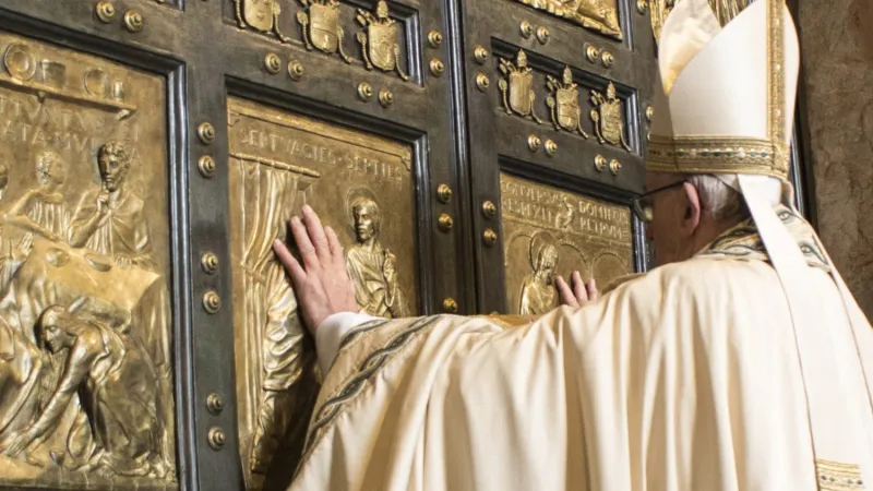 Papa Francesco apre la Porta Santa per il Giubileo della Misericordia |  | Vatican Media