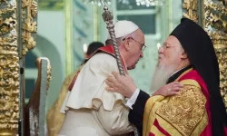 Papa Francesco in uno dei suoi passati incontri con il Patriarca Bartolomeo / Vatican News