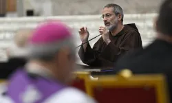 Padre Pasolini durante gli Esercizi spirituali della Curia Romana / Credit Vatican Media