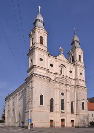 Santuario Sumuleu Ciuc | Il santuario di Sumuleu Ciuc, dove è custodita la statua della Vergine 
 | Wikimedia Commons