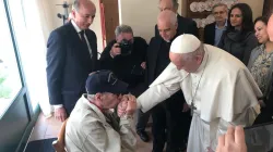 Papa Francesco durante la visita al Villagio Emanuele, Roma, 12 aprile 2019 / Twitter @PCPNE_it