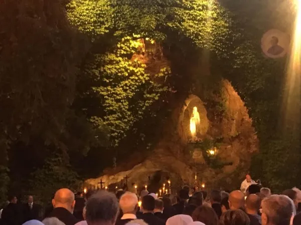 Processione nei Giardini Vaticani, mese mariano |  | Valentina Giacometti