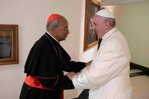 Il Cardinale Ranjith con Papa Francesco in uno dei loro incontri  / Twitter PD