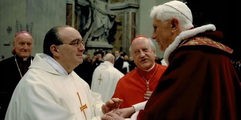 P. Paciolla con Benedetto XVI |  | Barletta Live