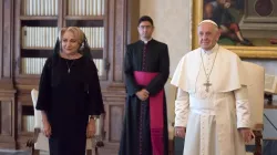 Papa Francesco e il primo ministro di Romania Viorica Dancila / da gov.ro