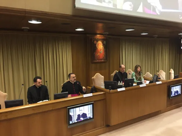 Conferenza Deus Caritas Est | Un momento della Conferenza Deus Caritas Est, Aula Nuova del Sinodo, 25 febbraio 2016  | TW