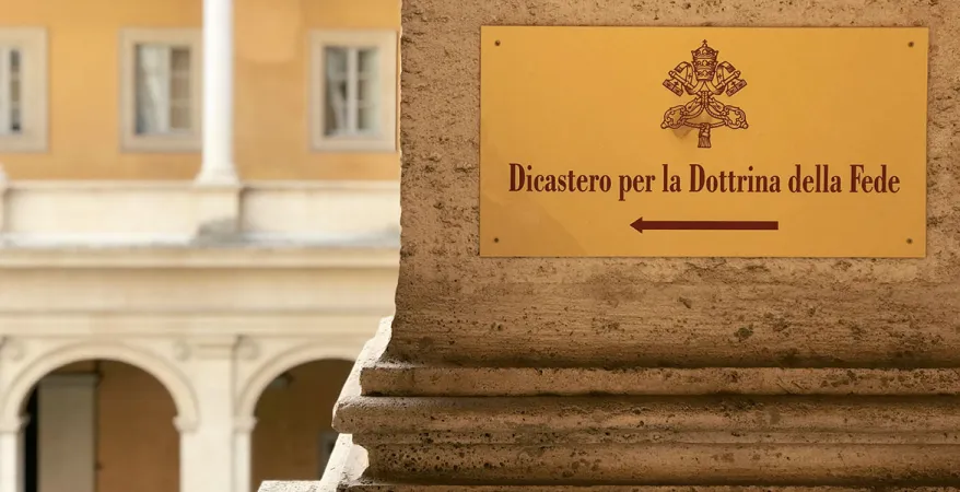 Dicastero della Dottrina della Fede | Indicazione del Dicastero per la Dottrina della Fede nel Palazzo del Sant'Uffizio | Iglesiaactualidad