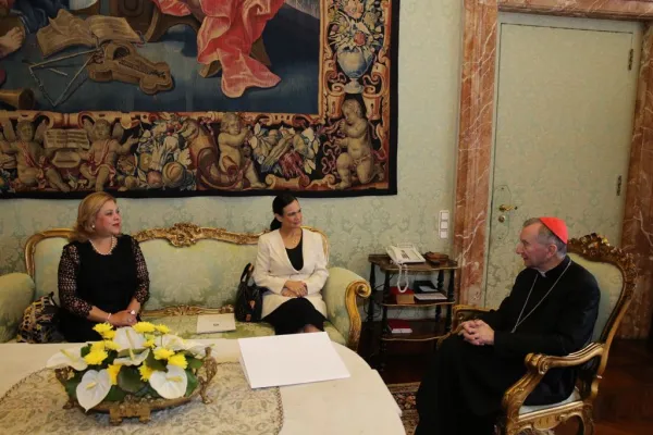 La vicepresidente di Panama Isabel de St. Malo de Alverado e l'ambasciatore di Panama presso la Santa Sede Miroslava Rosas Vargas incontrano il Cardinale Pietro Parolin nel Palazzo Apostolico Vaticano, 19 luglio 2018 / Twitter @cancilleriapma