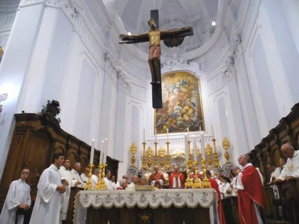 Monsignor Lagnese | Monsignor Lagnese durante uno degli incontri sull'Amoris Laetitia | Diocesi di Ischia 