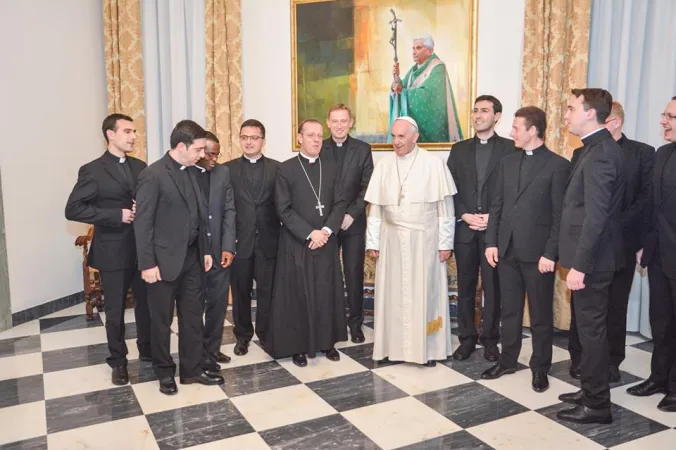 Una immagine di archivio di una visita privata del Papa alla Pontificia accademia ecclesiastica  |  | www.mentaerosmarino.it