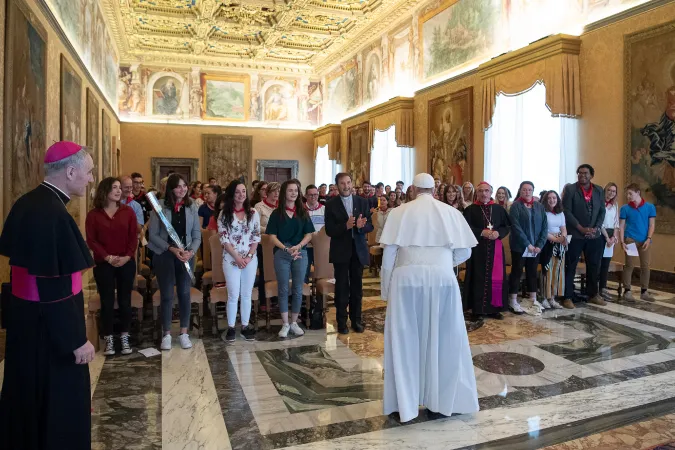 Papa Francesco, Sala del Concistoro | Papa Francesco incontra i giovani della Diocesi di Aire et Dax (Francia), Sala del Concistoro, Palazzo Apostolico Vaticano, 25 aprile 2019 | Vatican Media / ACI Group