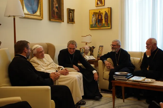 Benedetto XVI e Sviatoslav Shevchuk | Il Papa emerito Benedetto XVI con Sua Beatitudine Shevchuk e alcuni metropoliti del Sinodo della Chiesa Greco Cattolica Ucraina, 10 settembre, Monastero Mater Ecclesiae, Vaticano | Segreteria Arcivescovo Maggiore della Chiesa Greco Cattolica Ucraina