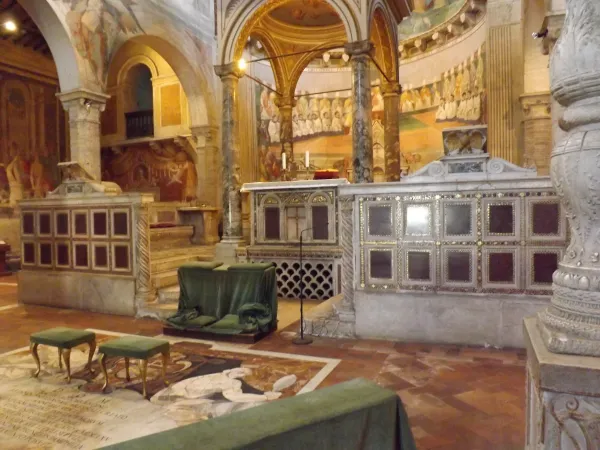 L'interno della chiesa dei Santi Nereo e Achilleo  |  | OB