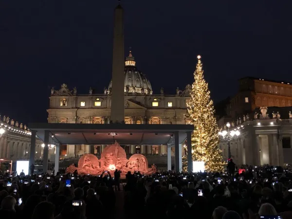 Presepe ed albero di piazza San Pietro | Il Presepe e l'albero di Piazza San Pietro  | Twitter