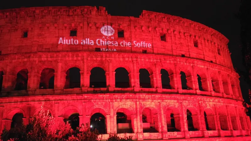 Il Colosseo tinto di rosso per ACS |  | ACS; twitter