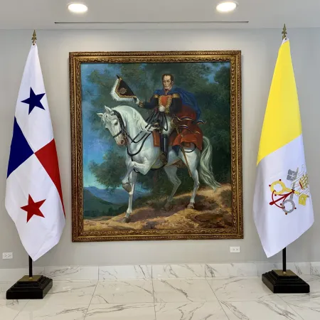 Panama e Santa Sede | Le bandiere di Panama e Santa Sede nel Palazzo della Cancelleria di Panama | Twitter @antoniospadaro