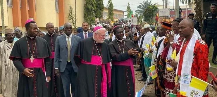 Gallagher in Camerun | L'arcivescovo Gallagher in Camerun accolto dai vescovi e dai rappresentanti delle religioni tradizionali, 15 novembre 2024 | Nunziatura Apostolica di Yaoundé