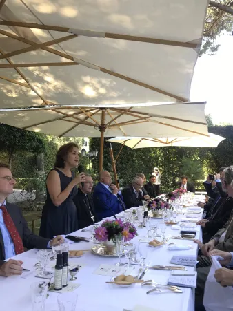 Cardinale Parolin e ambasciatori | Un momento del pranzo degli ambasciatori europei con il Cardinale Pietro Parolin lo scorso 23 giugno | Twitter Ambasciata di Irlanda presso la Santa Sede 