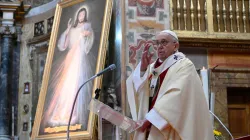 Papa Francesco celebra Messa Divina Misericordia / Vatican Media