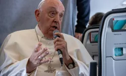 Papa Francesco durante la conferenza stampa di ritorno da Bruxelles, 29 settembre 2024 / Daniel Ibanez / EWTN - ACI Group