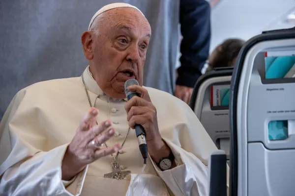 Papa Francesco durante la conferenza stampa di ritorno da Bruxelles, 29 settembre 2024 / Daniel Ibanez / EWTN - ACI Group