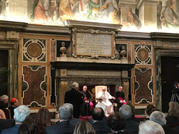 Papa Francesco consegna il premio Ratzinger |  | AA / ACI stampa