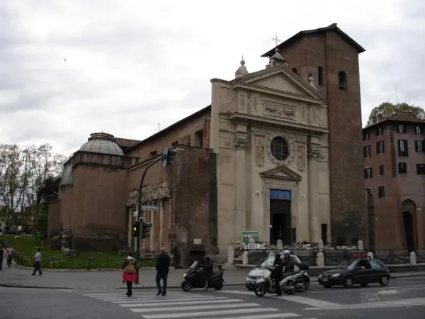 L'esterno di San Nicola in carcere  |  | OB