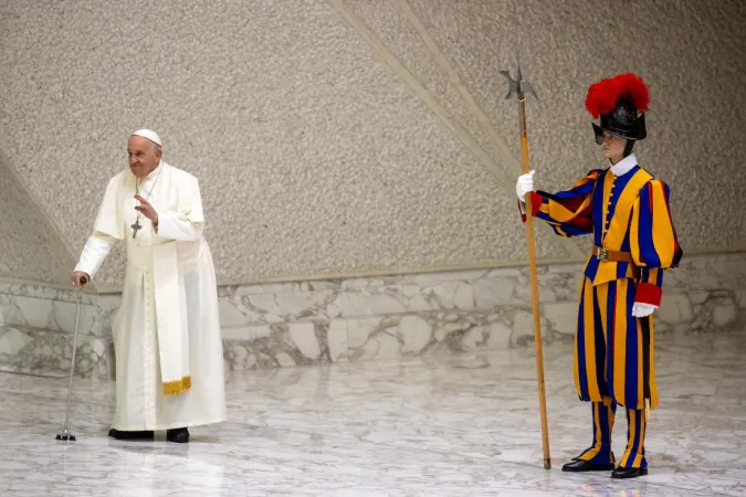 Papa Francesco durante un'udienza generale |  | Daniel Ibanez / ACI Group