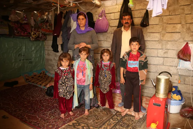 Profughi in Iraq | Una famiglia di profughi nello Shari'a refugee camp a Duhok, Iraq | Daniel Ibanez / ACI Group