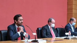 Benjamin Estevez di Cominges (senza mascherina), nuovo segretario della Segreteria per l'Economia / X - Universidad Comillas