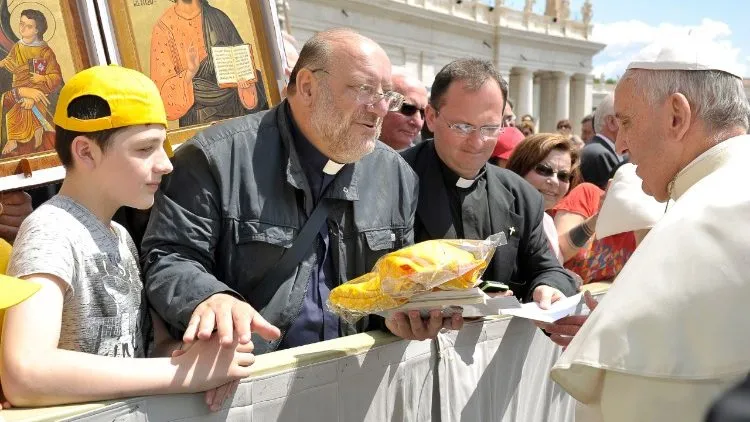 Don Di Noto in udienza da Papa Francesco |  | Meter.org